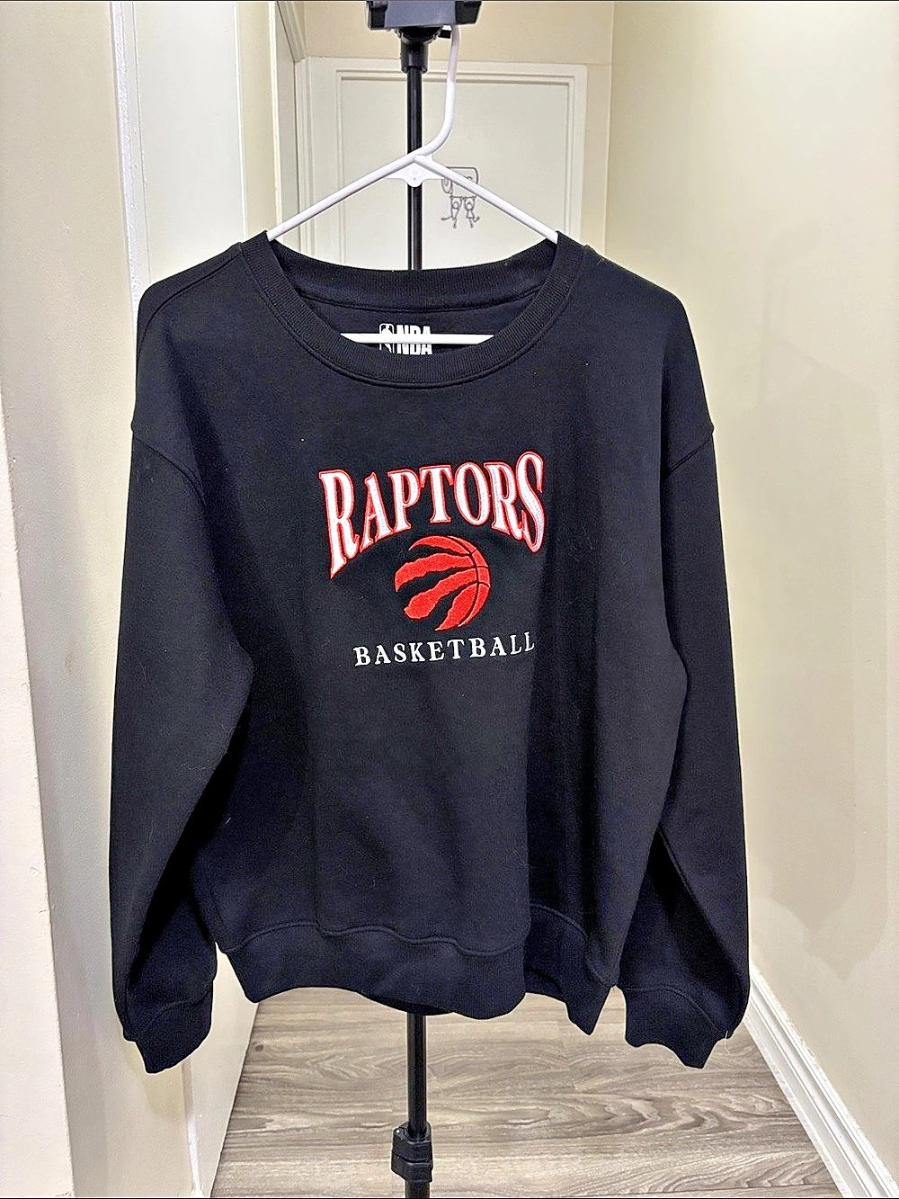 NBA Raptors Basketball Raptors Graphic Sweatshirt Size Medium Like New